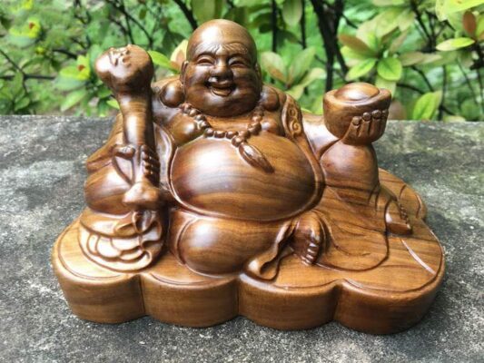 1 cach dat tuong phat di lac tren ban lam viec 7 compressed